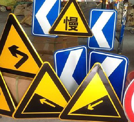 上犹标识标牌中颜色的确定是很重要的。